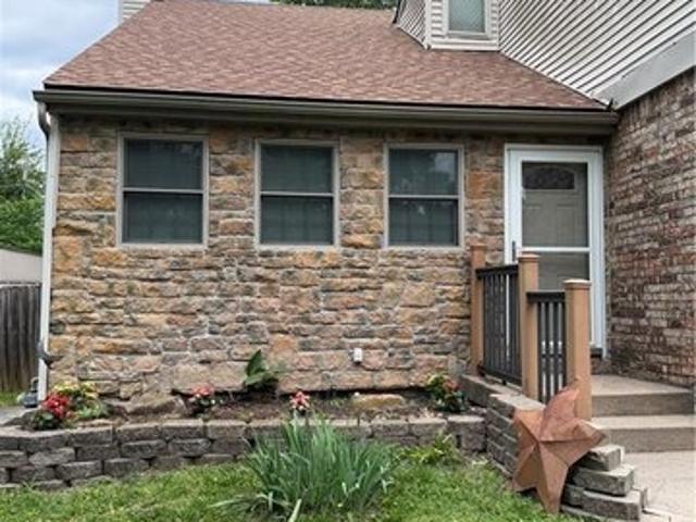 Townhouse for sale in Gladstone, Missouri