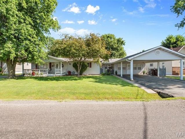 House for sale in Staunton, Illinois