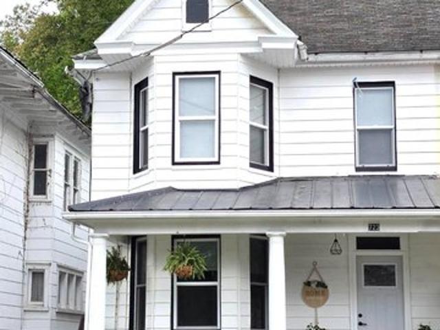 Townhouse for sale in Falling Waters, West Virginia