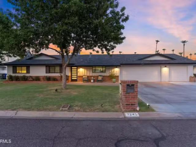 House for sale in Phoenix House for sale in Phoenix