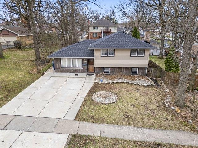 House for sale in Worth, Illinois