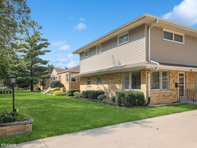 Condo for rent in La Grange Park, Illinois