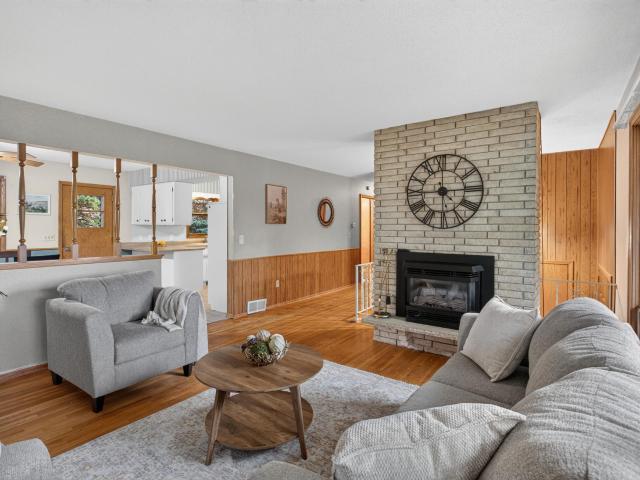 House for sale in Paha Sapa Knolls, Burnsville