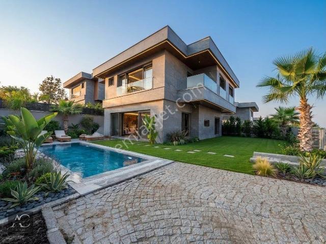 Kuşadasi, Aydin içerisinde satılık Villa