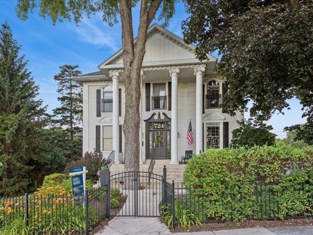House for sale in Geneva, Illinois