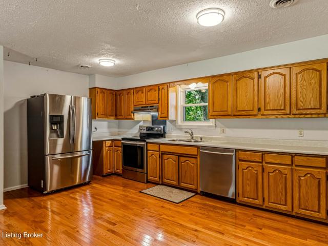 House for sale in Cecilia, Kentucky