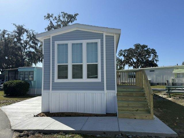House for sale in Oxford, Florida