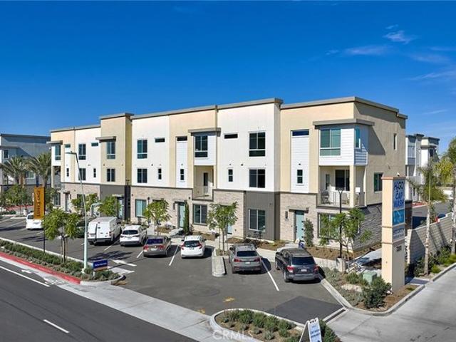 Townhouse for sale in Huntington Beach, California