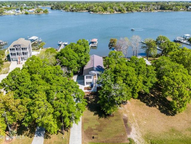 House for sale in Sneads Ferry, North Carolina