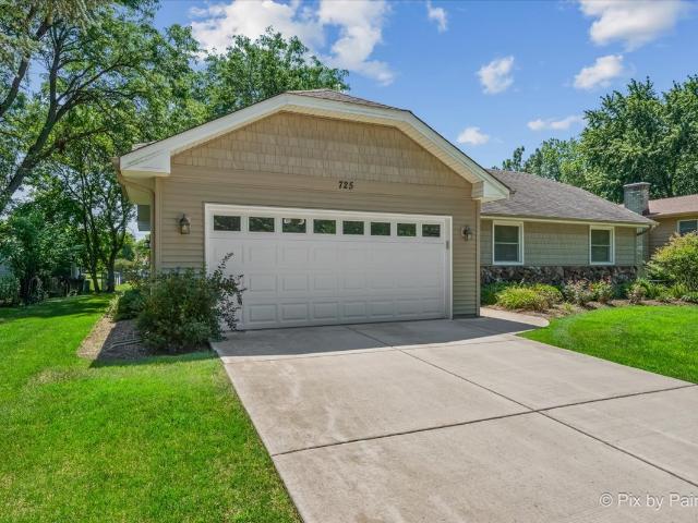House for sale in Mchenry, Illinois