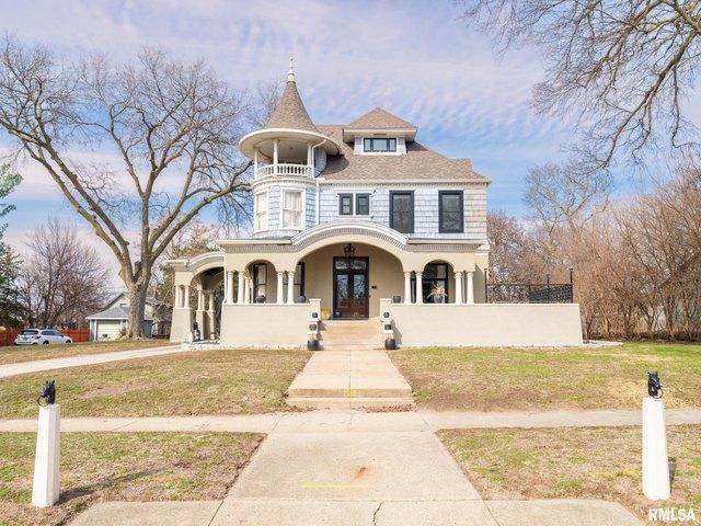 House for sale in Pekin, Illinois