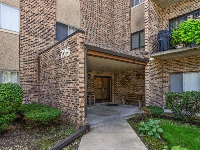 Condo for sale in Mount Prospect, Illinois