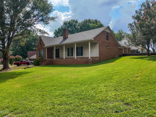 House for sale in Nesbit, Mississippi
