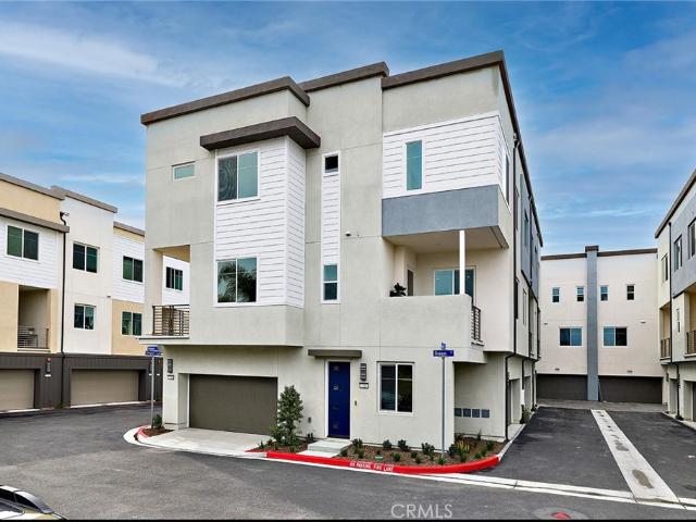 Townhouse for sale in Huntington Beach, California