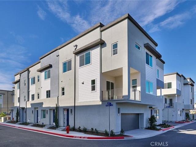 Townhouse for sale in Huntington Beach, California