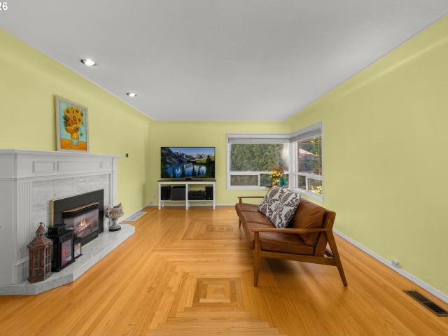House for sale in West Slope, Oregonia