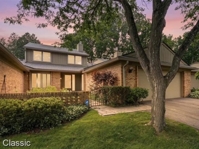 Condo for sale in Bloomfield Hills, Michigan