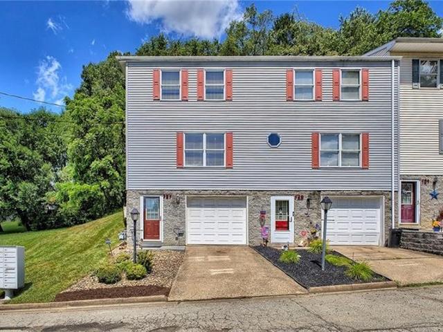 Townhouse for sale in Jeannette, Pennsylvania