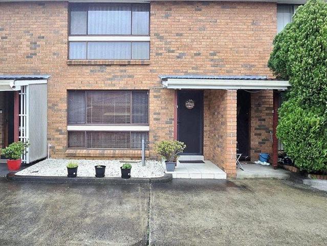Townhouse for sale in Macquarie Fields, Sydney