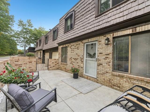 Condo for sale in Broadview Heights, Cuyahoga County