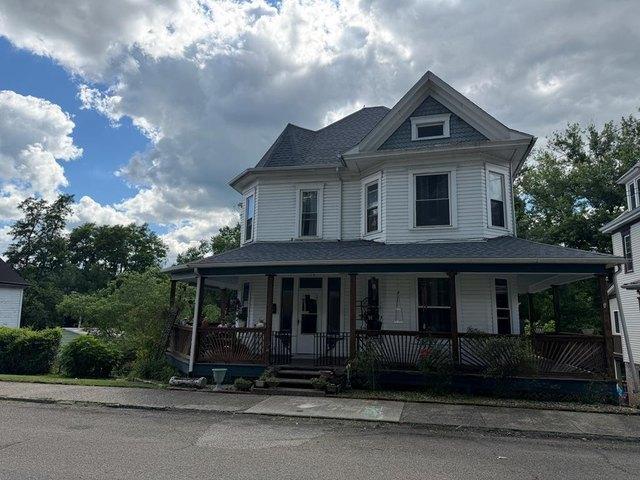 House for sale in New Martinsville, West Virginia