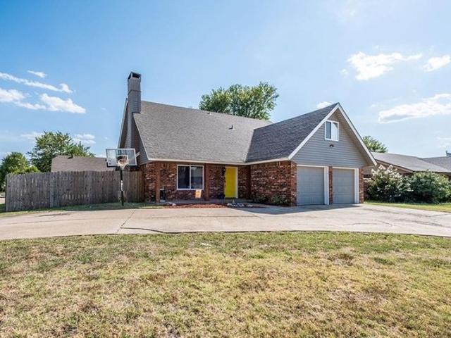 House for sale in Yukon, Canadian County