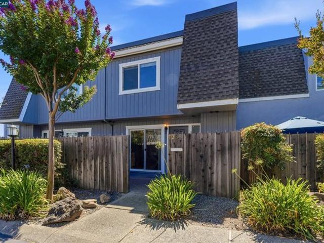 Townhouse for sale in Walnut Creek, California