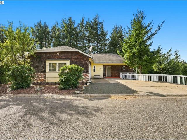 House for sale in Coos Bay, Coos County