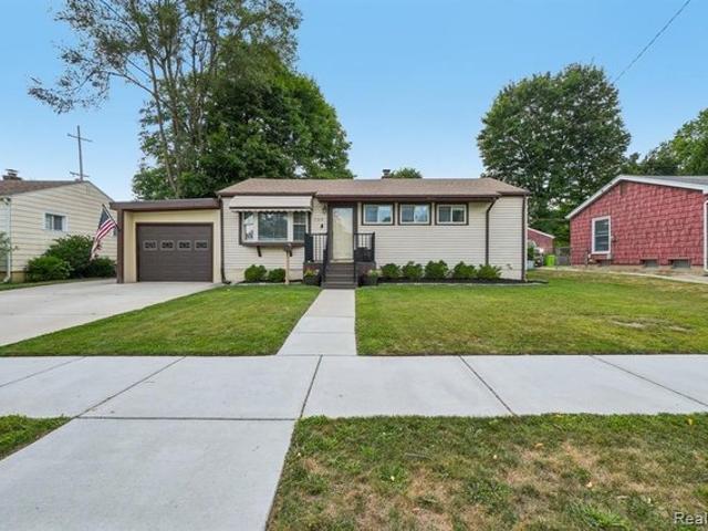 House for sale in Fenton, Michigan
