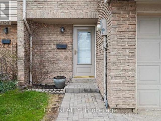 Townhouse for sale in Oakville, Ontario
