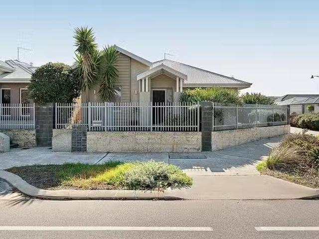 House for rent in Golden Bay