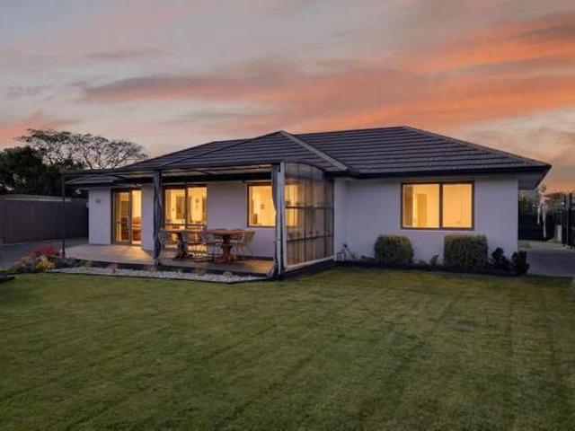 House for sale in Chaslands, Canterbury