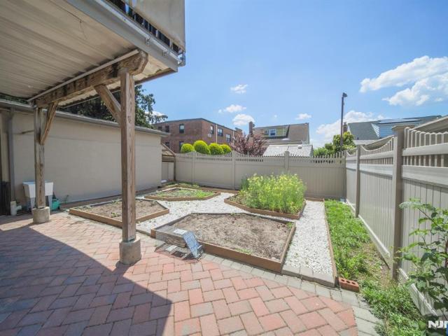 House for sale in Palisades Park
