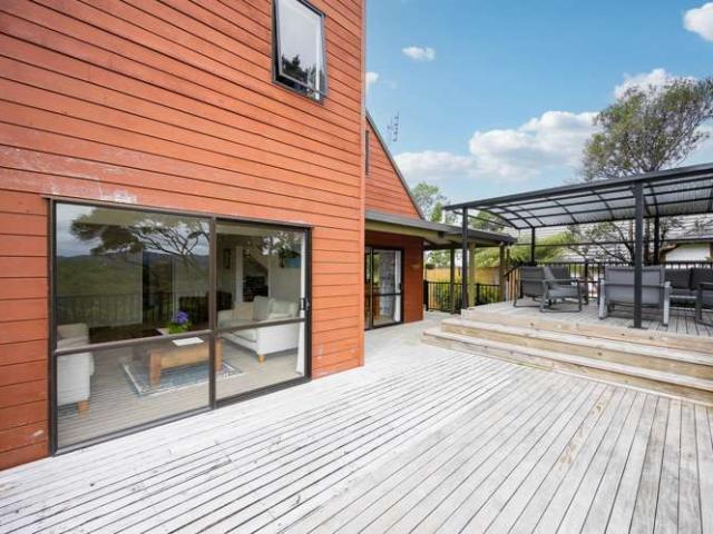 House for sale in Oratia