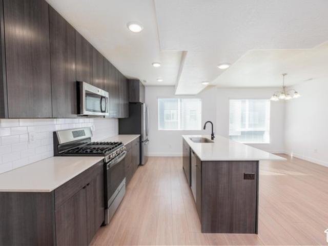 Townhouse for sale in Clearfield, Utah