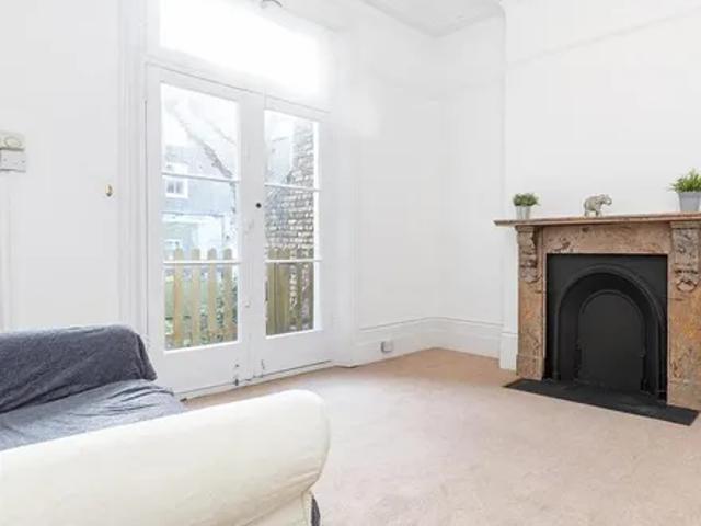 Apartment for rent in West Kensington, Greater London