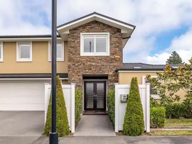 House for sale in Chaslands, Canterbury
