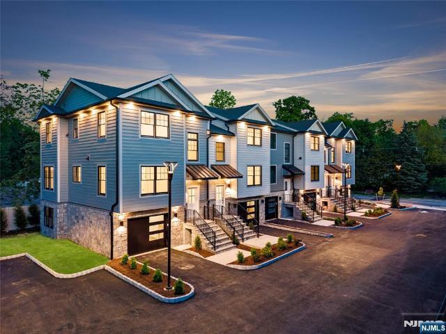Townhouse for sale in Midland Park, New Jersey