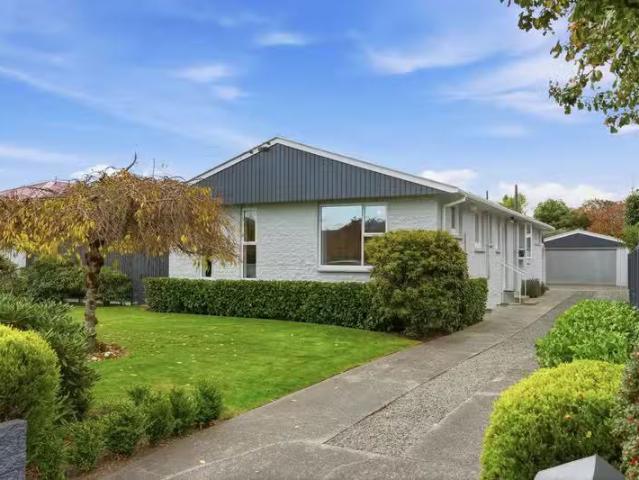 House for sale in Chaslands, Canterbury