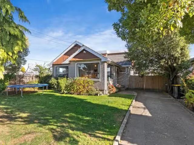 House for sale in Chaslands, Canterbury