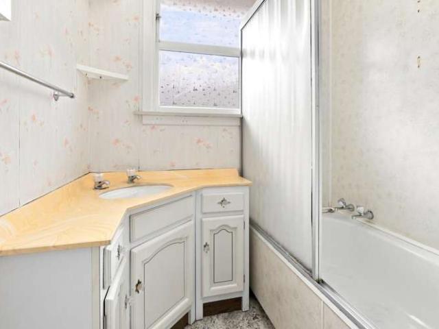 House for sale in Chaslands, Canterbury