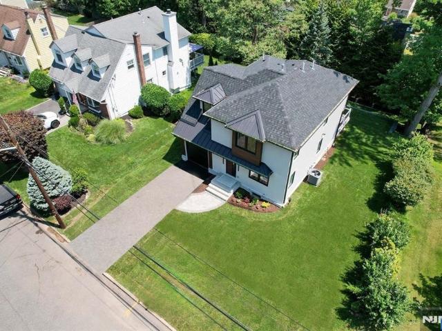 House for sale in Cresskill