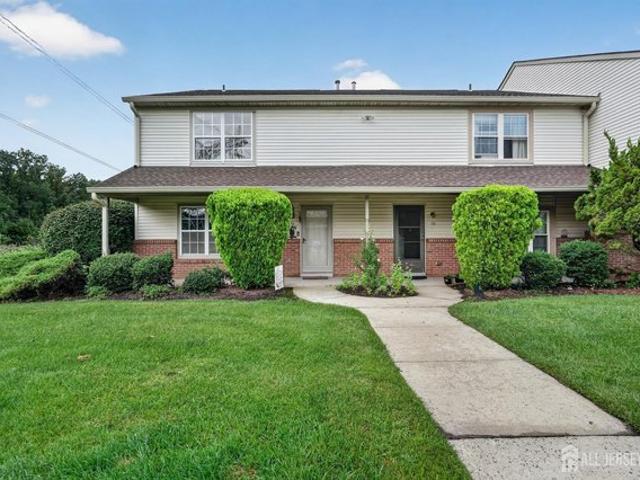 Townhouse for sale in North Brunswick, New Jersey
