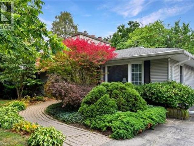 House for sale in Pinecrest, Hamilton