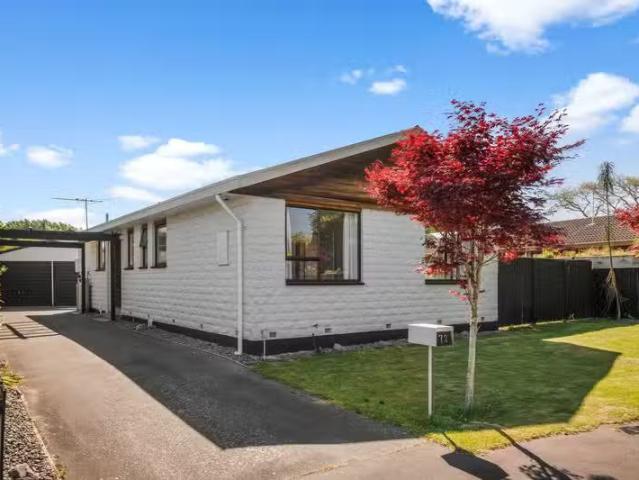House for sale in Chaslands, Canterbury
