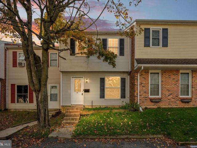 Townhouse for sale in The Hamlet, Dover