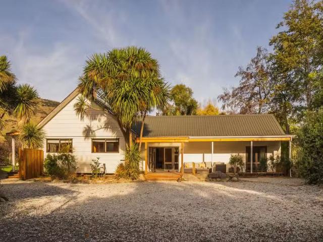 House for sale in Little Akaloa, Canterbury