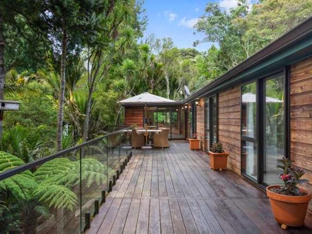 House for sale in Oratia
