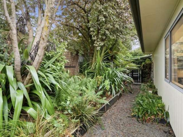 House for sale in Chaslands, Canterbury