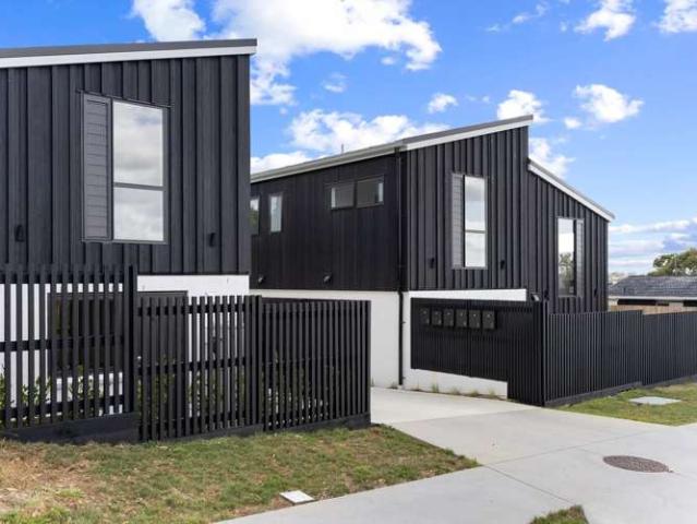 Townhouse for rent in Whangaparaoa